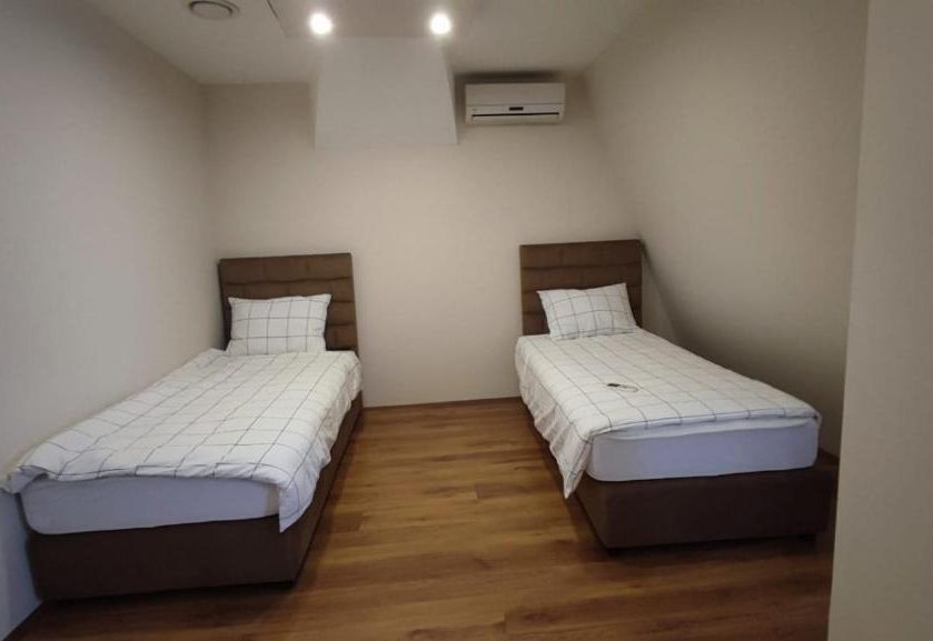 Como Apartments