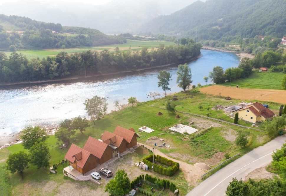 Vikendica pored Drine