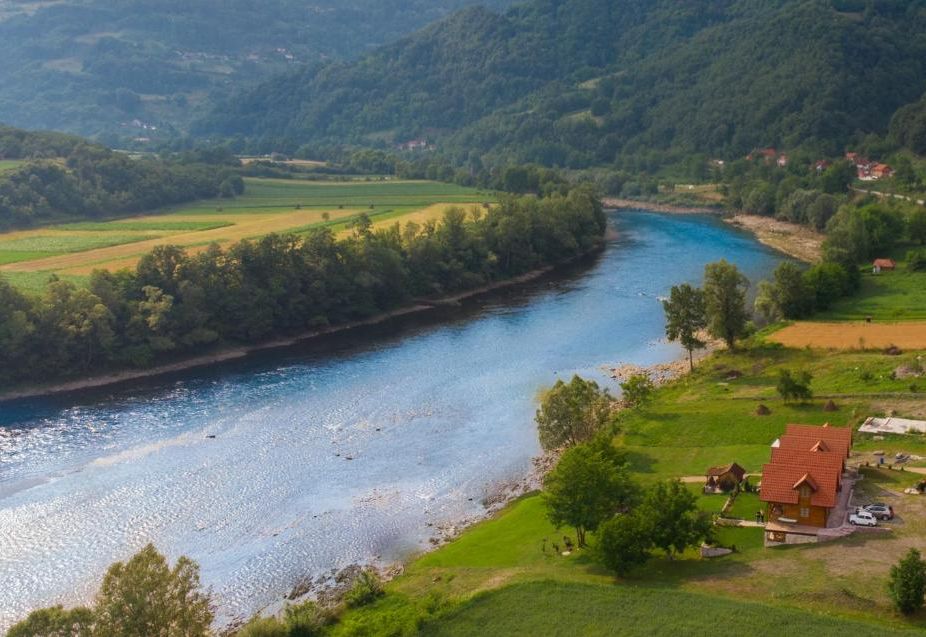 Vikendica pored Drine