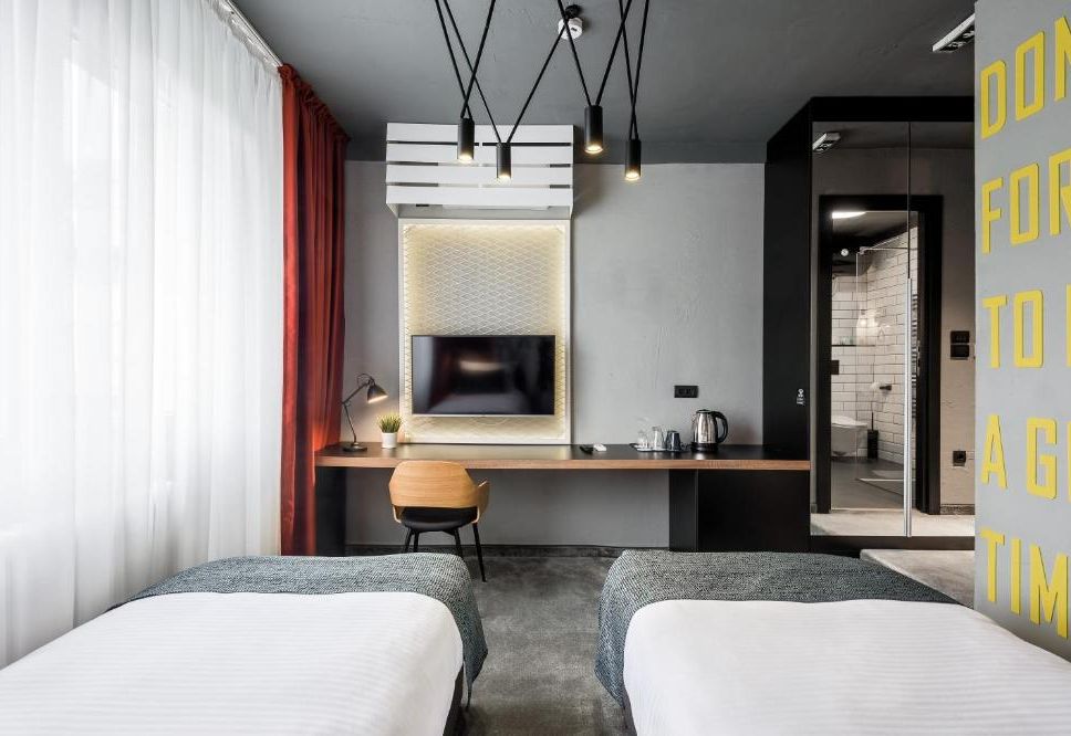 7 Rooms Suites