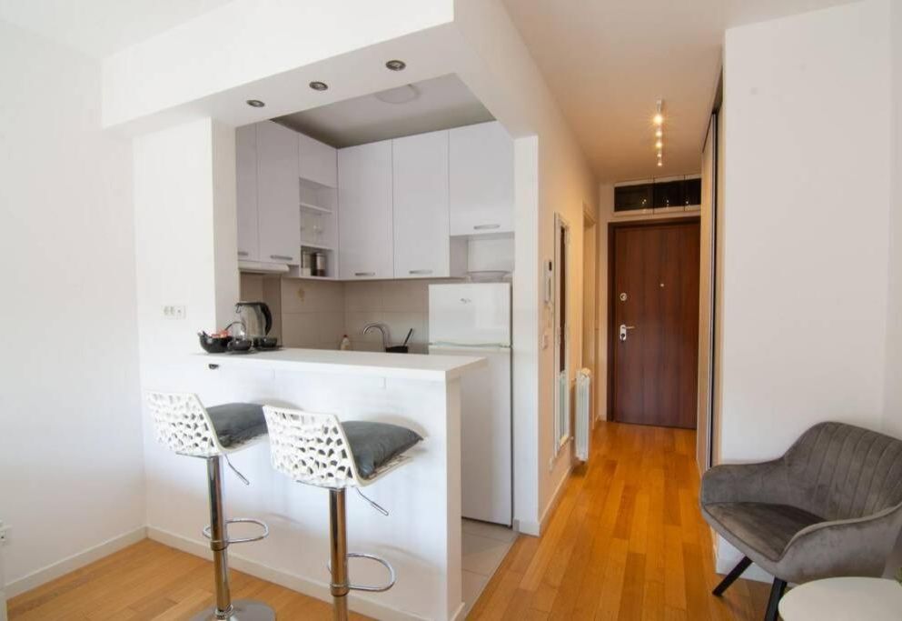 A Blok New Modern - Free garage parking, comfortable, quiet with a park view