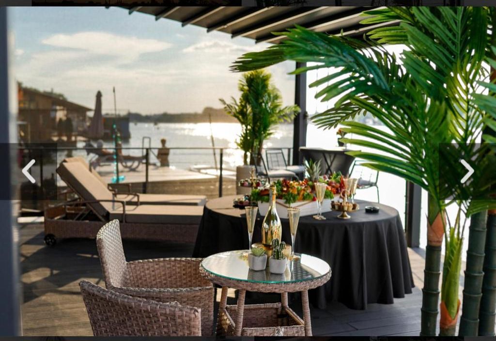 ADA MOMENT Splav- kuca na reci Beograd- Floating House on SAVA RIVER ,Belgrade