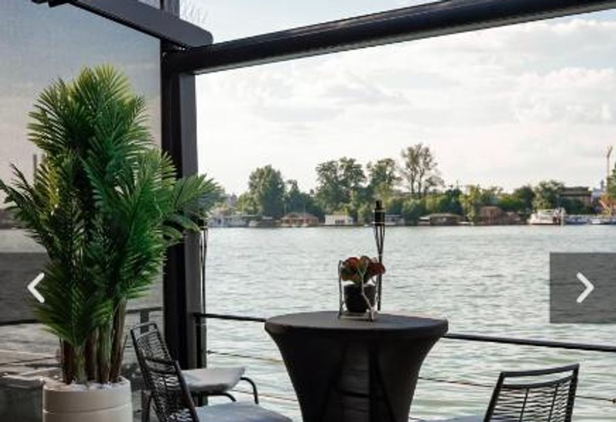 ADA MOMENT Splav- kuca na reci Beograd- Floating House on SAVA RIVER ,Belgrade