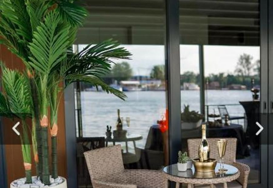 ADA MOMENT Splav- kuca na reci Beograd- Floating House on SAVA RIVER ,Belgrade