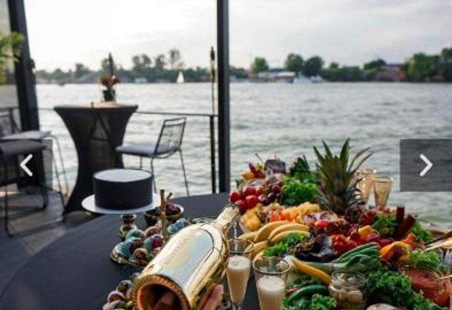 ADA MOMENT Splav- kuca na reci Beograd- Floating House on SAVA RIVER ,Belgrade