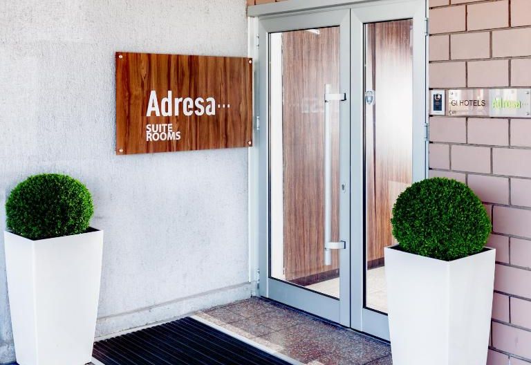 Adresa Suites