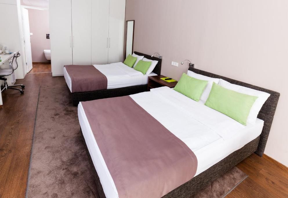 Adresa Suites