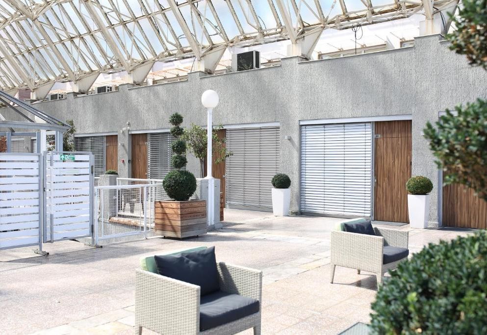 Adresa Suites