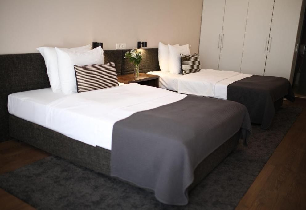 Adresa Suites