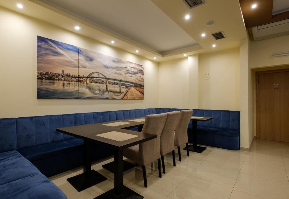 Airport Hotel Garni