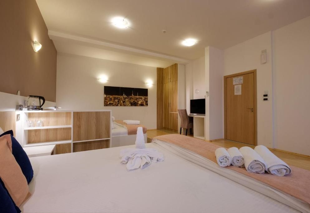 Airport Hotel Garni