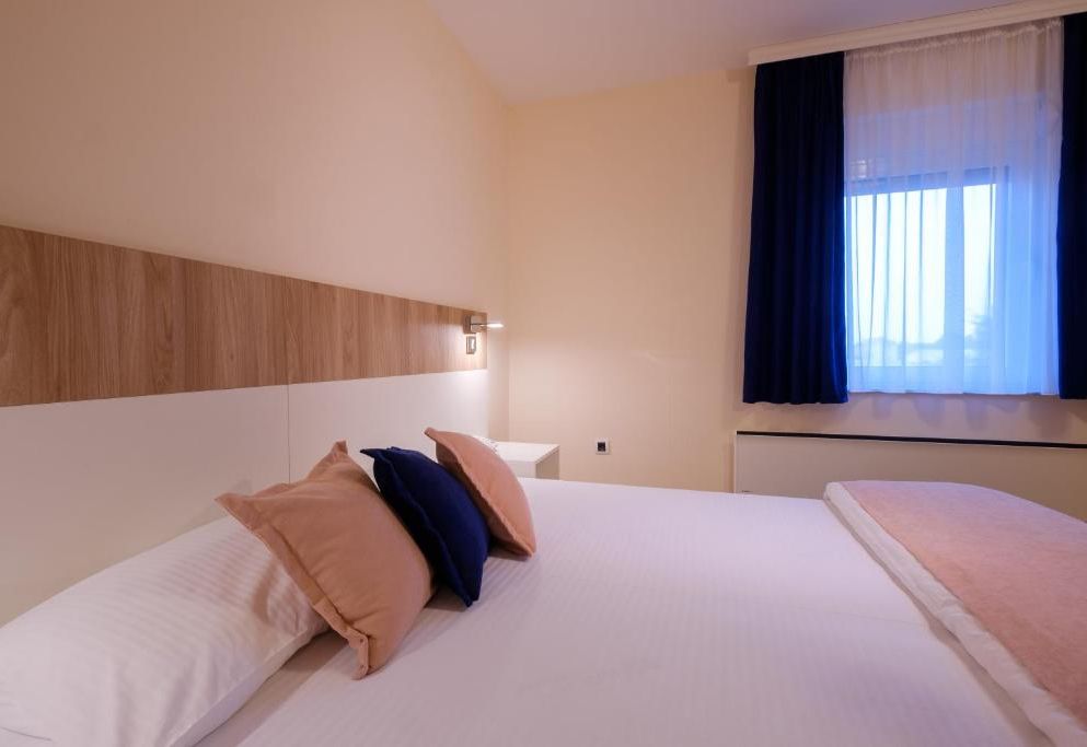 Airport Hotel Garni