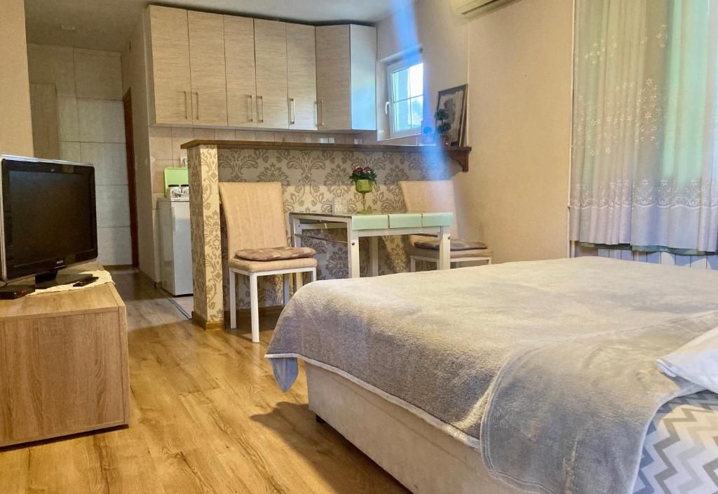 Apartment Milos