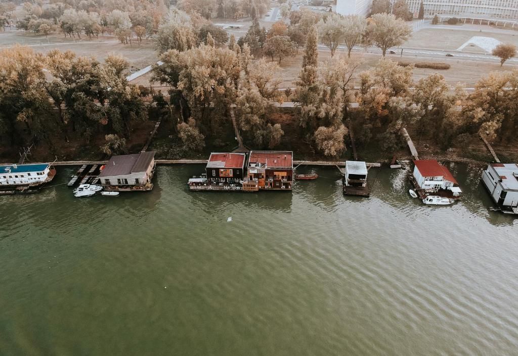 ArkaBarka 2- Floating Dream Rooms and Apartments