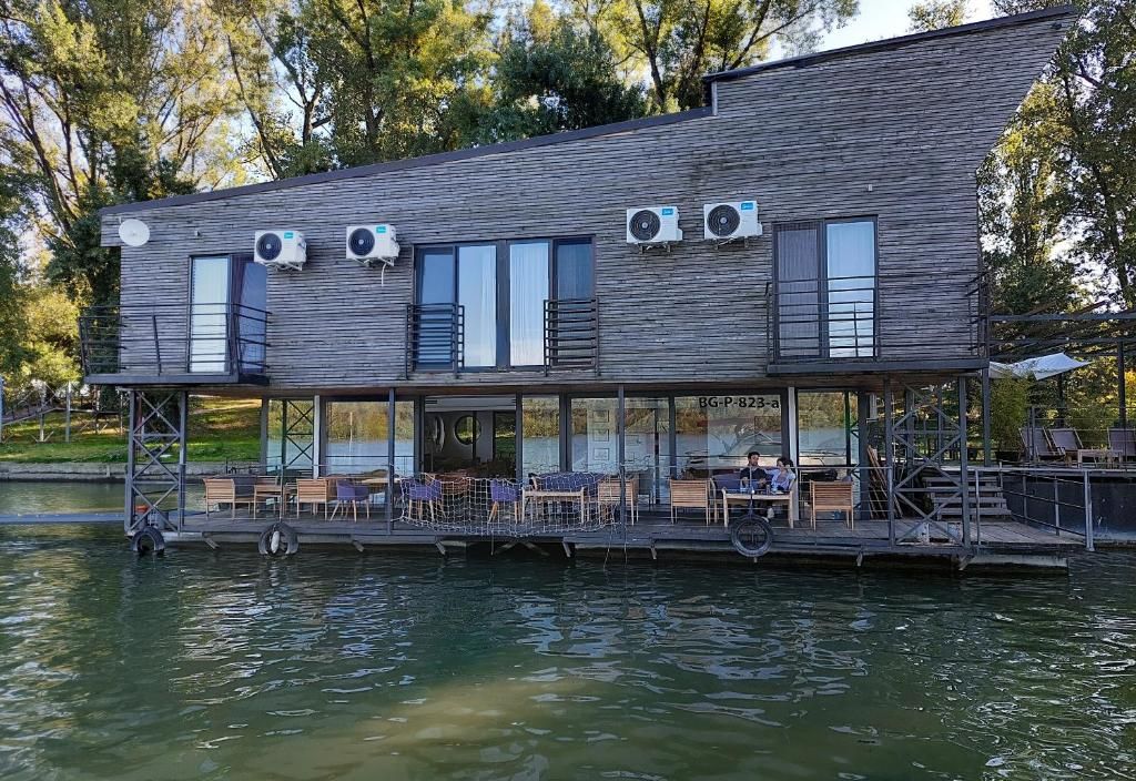 B&B Botel Charlie