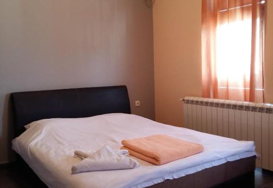 Bela Ruža