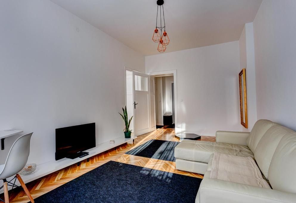 Bright Apartment Central