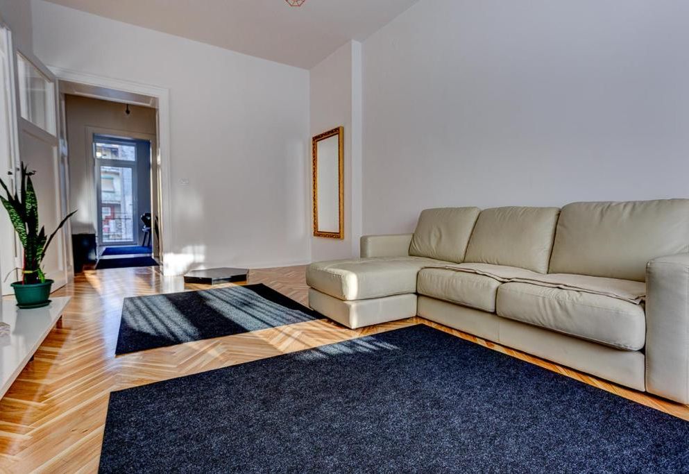 Bright Apartment Central