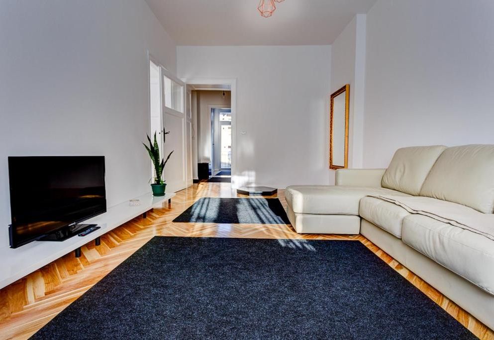 Bright Apartment Central