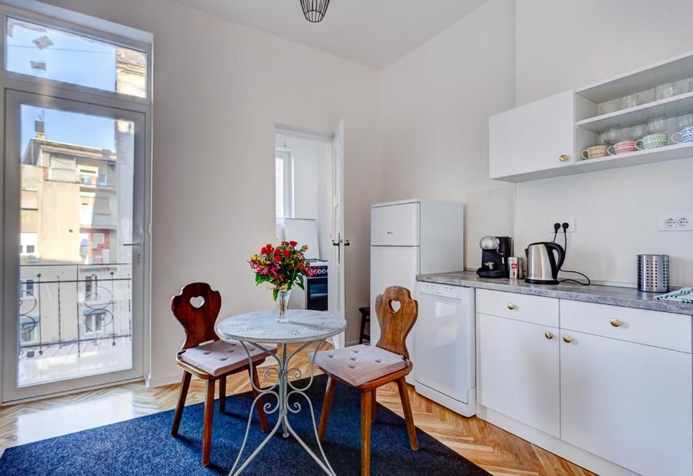Bright Apartment Central