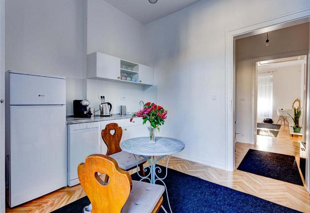 Bright Apartment Central