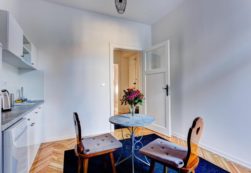 Bright Apartment Central