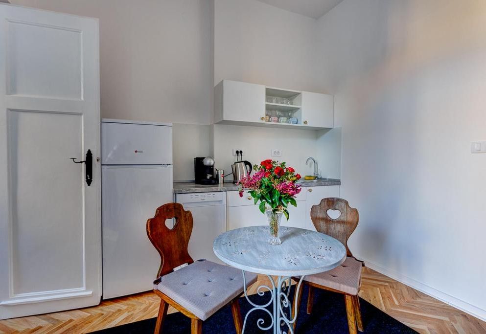 Bright Apartment Central