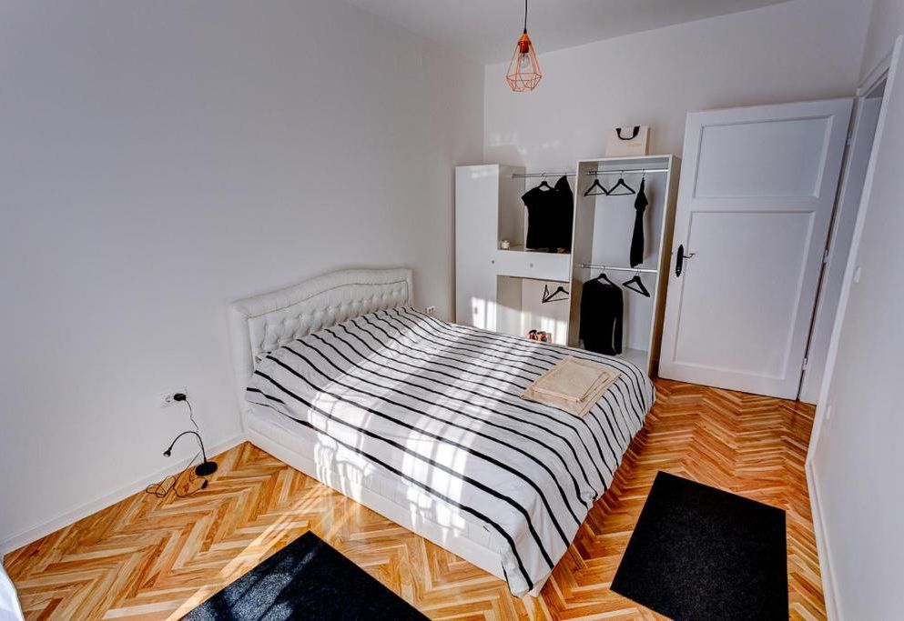 Bright Apartment Central