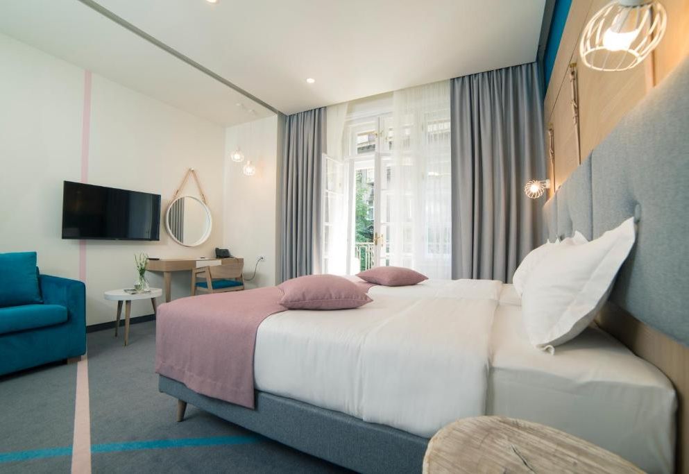 City Nest Modern & Cozy Suites