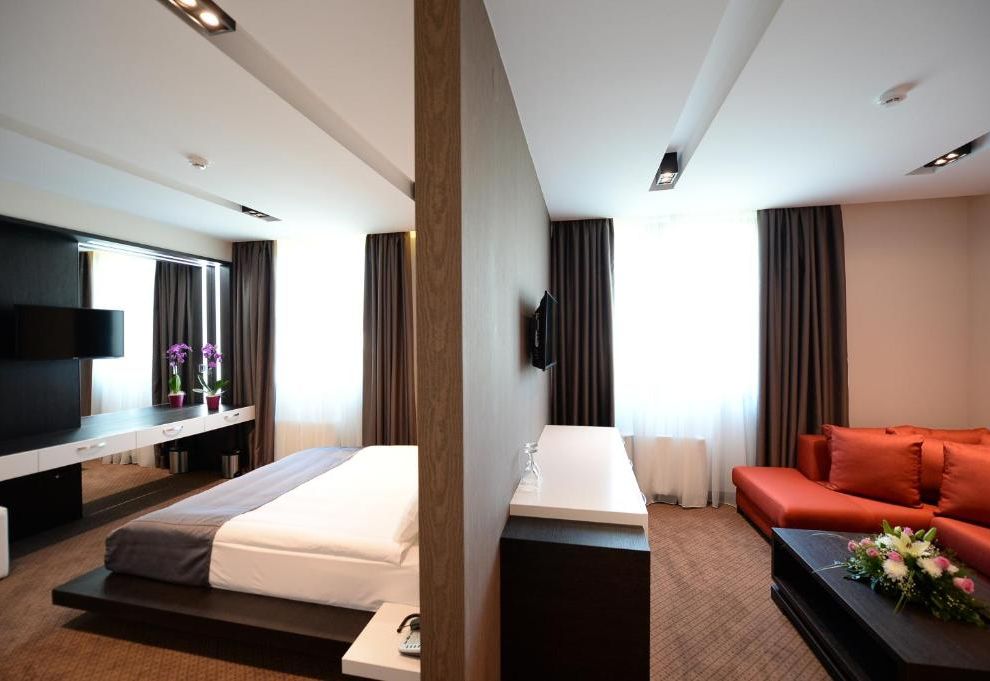 Hotel Hedonic