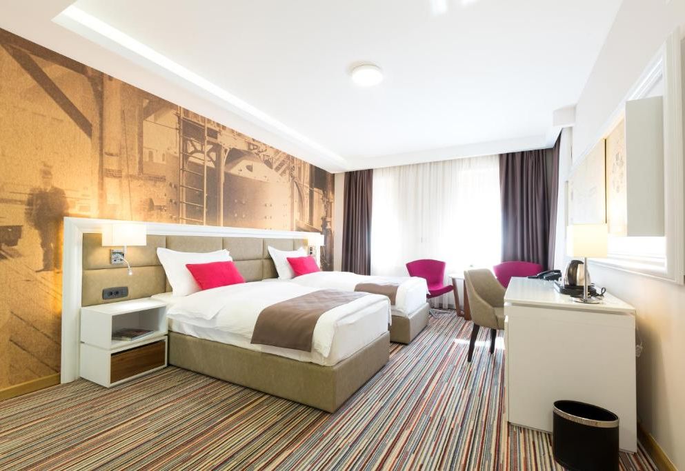 Hotel TESLA - Smart Stay Garni