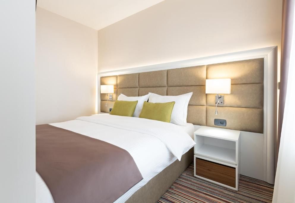 Hotel TESLA - Smart Stay Garni