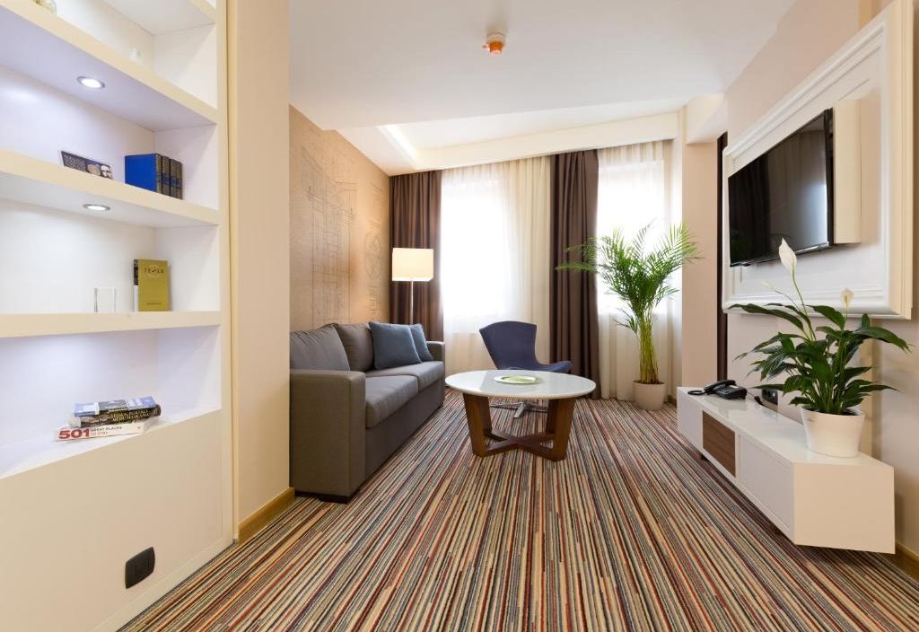 Hotel TESLA - Smart Stay Garni