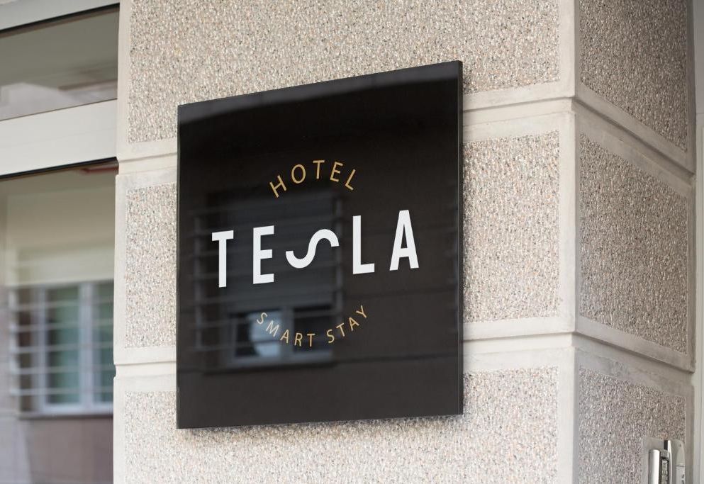 Hotel TESLA - Smart Stay Garni