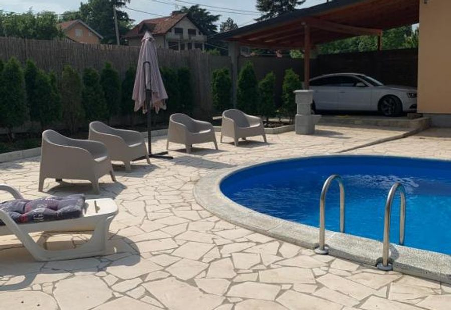 Mika’s Poolhouse