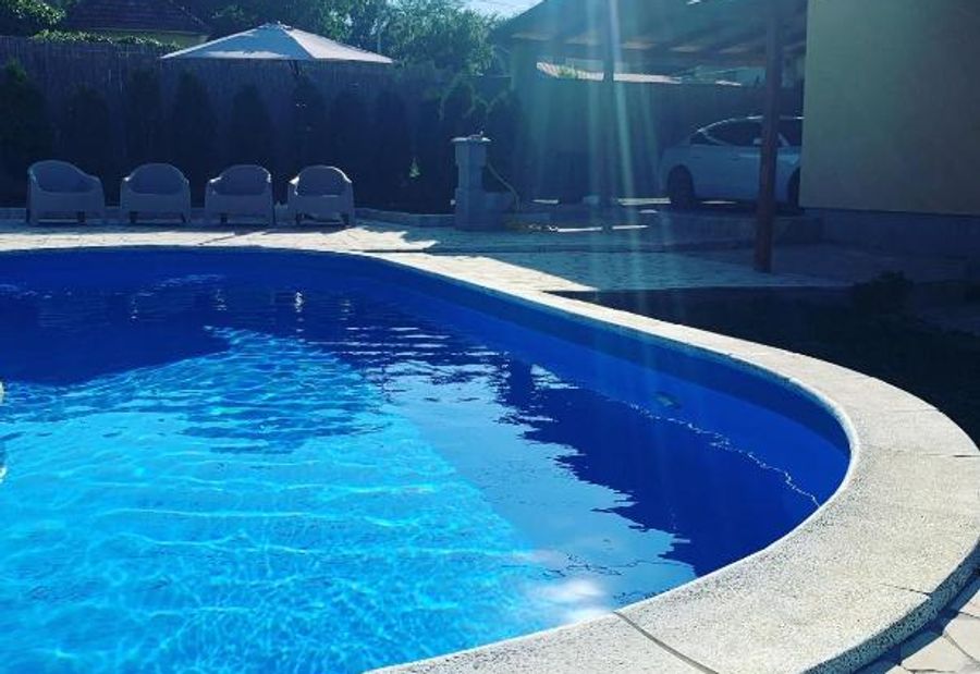 Mika’s Poolhouse