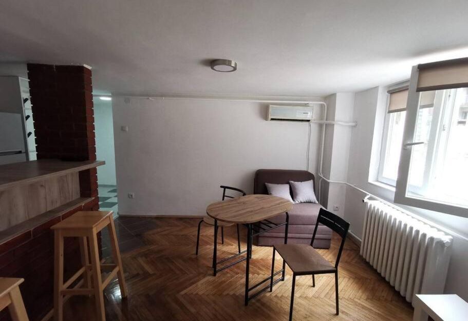 Nov apartman u mirnoj ulici u centru Beograda