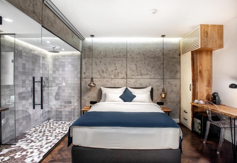 One Luxury Suites