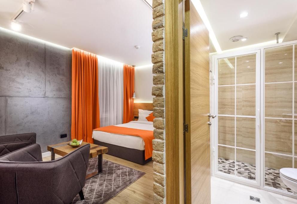 One Luxury Suites