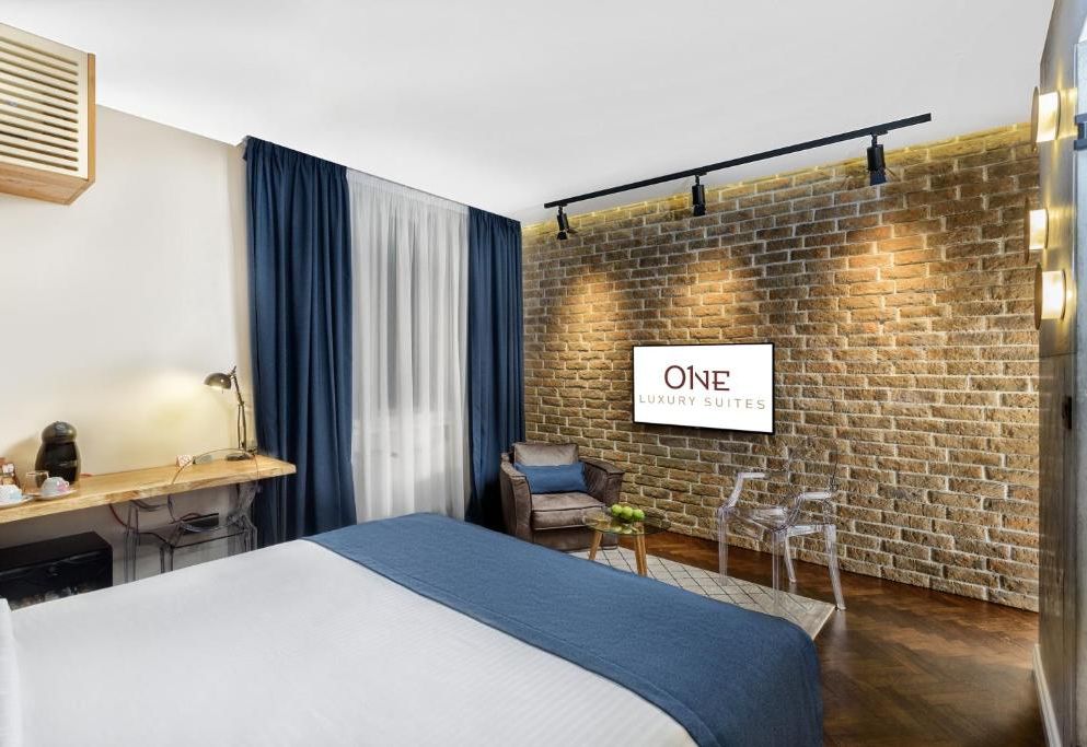 One Luxury Suites