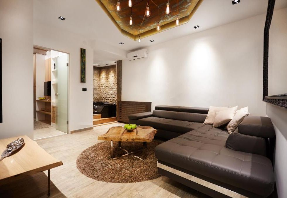 One Luxury Suites
