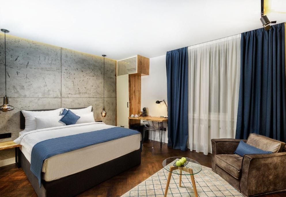 One Luxury Suites