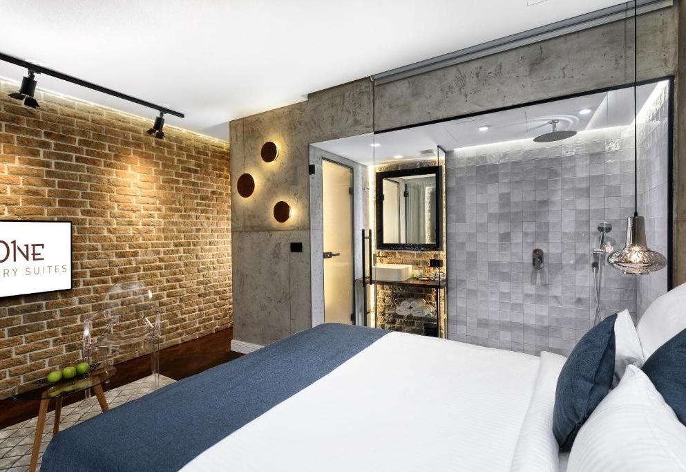 One Luxury Suites