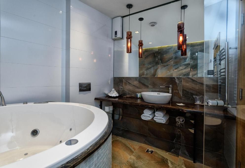 One Luxury Suites