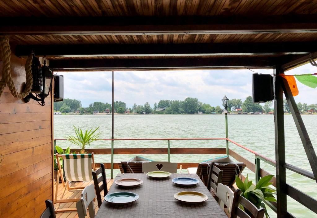 Sagando - Floating house on Sava river