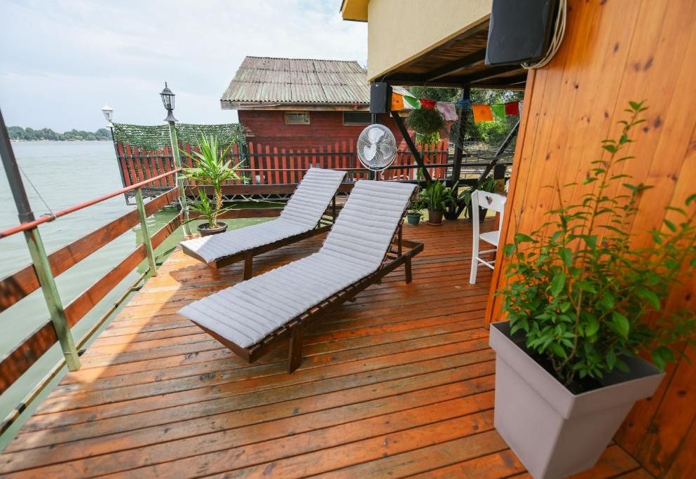 Sagando - Floating house on Sava river