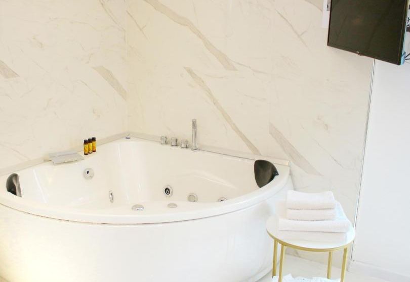 Seven Luxury Suites