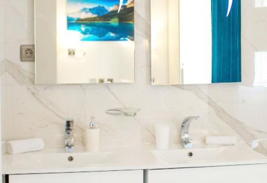 Seven Luxury Suites