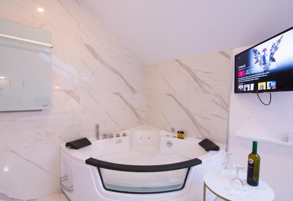 Seven Luxury Suites