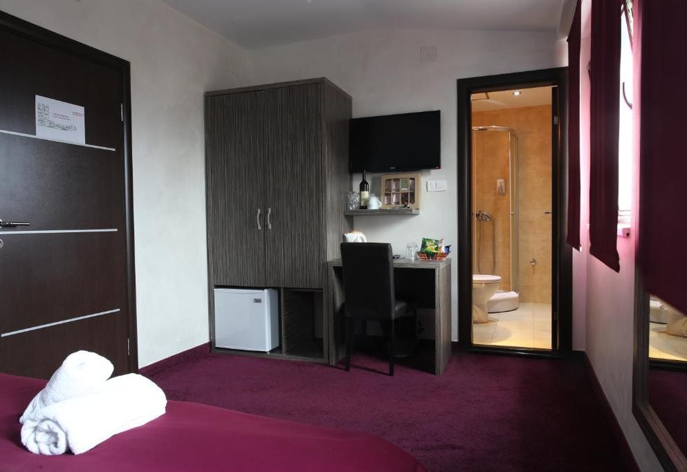 Side One Design Hotel Garni